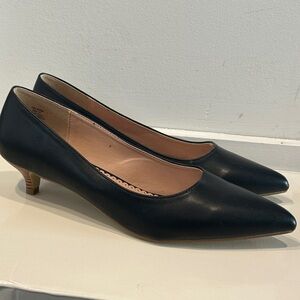 Journee Collection Black Pointed Heels